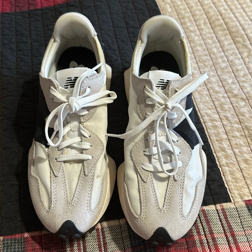 New Balance 327 Size 8